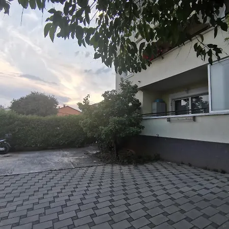 Nice Sunny Apartment Pula