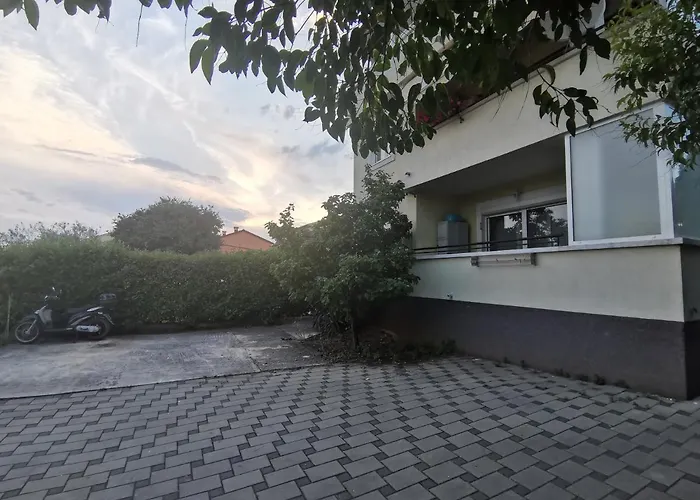 Nice Sunny דירה פולה